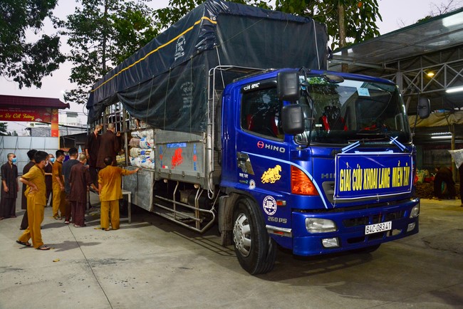 Continuing to support people in need in the Covid-19 pandemic of Hoang Phap Pagoda (series 2)